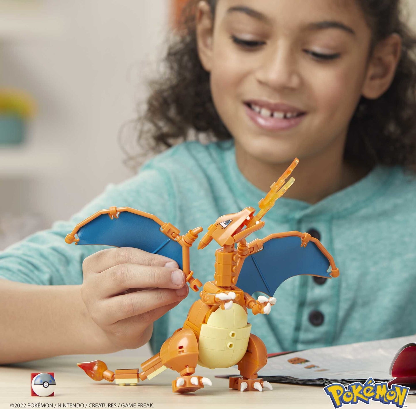 【Offiziell lizenziert】MEGA Pokemon Bauspielzeug-Set Glurak (222 Teile) mit 1 Actionfigur für Kinder